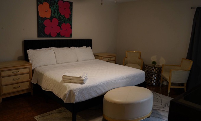 Southaven Casa | Cozy 3 BR Home with Private Guest House in Southaven- Full Amenities Included.