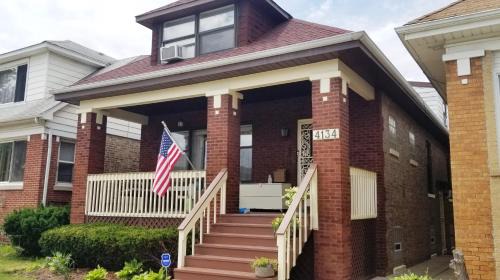 Chicago Apartamento | Well-Appointed Cozy Portage Park Apt, Dogs, Kids, Free Parking, 420 Compliant