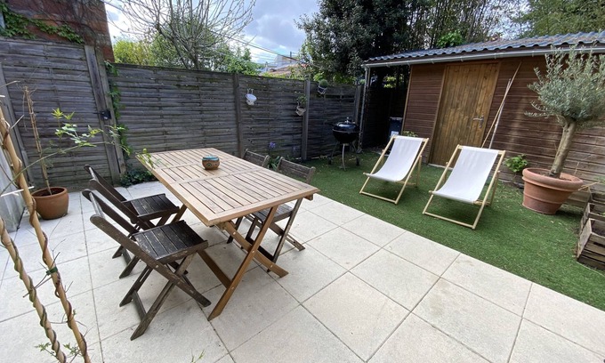 Nansouty-Saint-Genes Apartamento | Well-appointed love nest with spacious garden