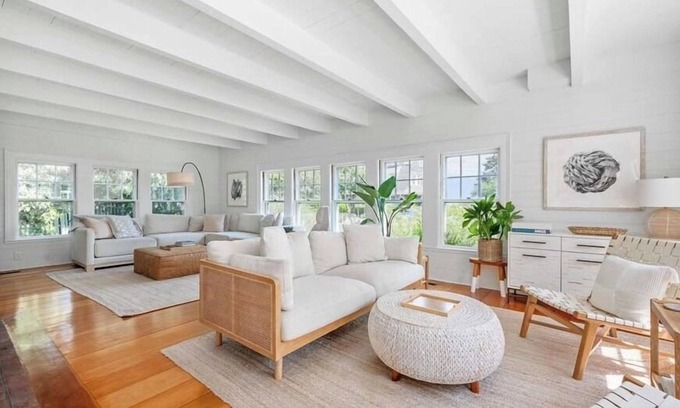 Hyannis Port Casa | Well appointed luxury home in Hyannis Port. Close to Fortes beach. RPMS113