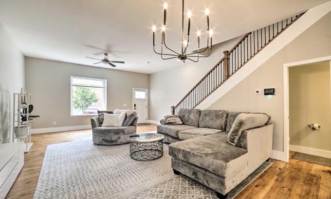South Side Flats Casa | Well-Appointed Pittsburgh Home 1 Mi to Dtwn!