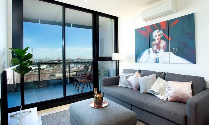 West Melbourne Apartamento | Well connected North Melbourne Escape with Balcony