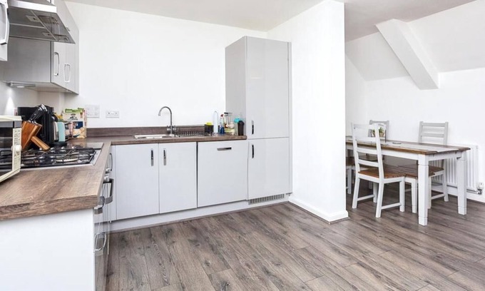 Ifield Apartamento | Well Connected Refurbished Apartment
