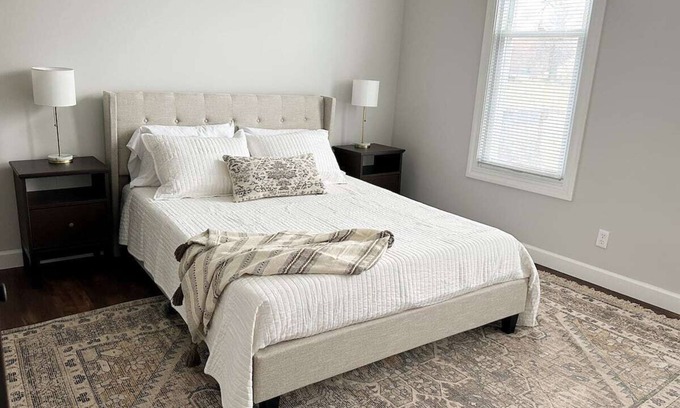 Evansville Casa | Well decorated 2BR Cozy Home, close to everything in Evansville