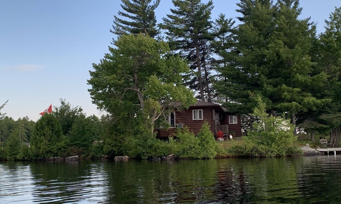 North Frontenac Cabaña | Well equipped bright family cottage . Amazing swimming, fishing and boating.