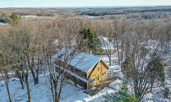 Saint-Calixte Chalet De Esquí | Well equipped Chalet & newly renovated in 2022 with lots of rooms!