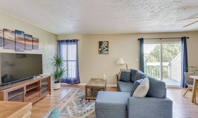 Hickory Condominio | Well-Equipped Lake Hickory Condo: Community Dock!