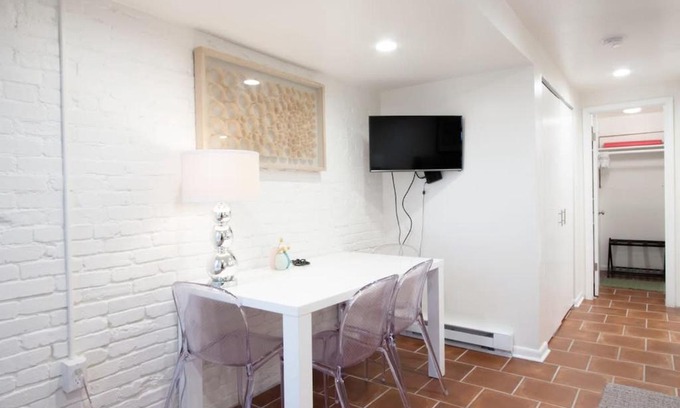 Logan Circle Apartamento | WELL-EQUIPPED STUDIO APT - WALK TO METRO SUBWAY