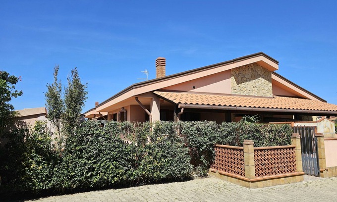 Solfarelli Villa | DESCUENTO MAYO!! VILLA MEDITERRANEA CON JARDIN Y TERRAZA A 50 METROS DE LA PLAYA