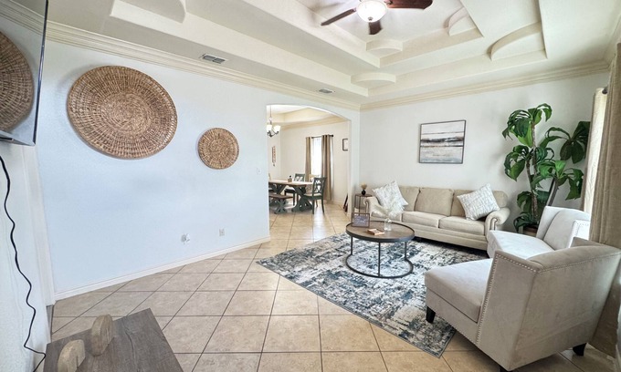Brownsville Casa | Well-located 3-bedroom 2 baths house with AC near restaurants and super markets