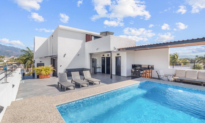 Fluvial Vallarta Apartamento | well located Apartment with pool and private Terrace, overlooking The city.
