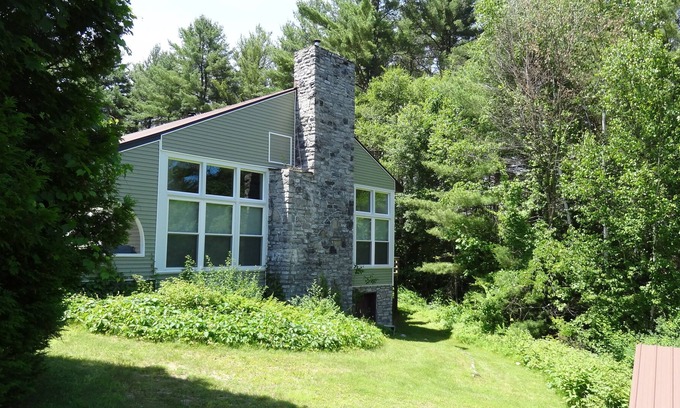 Chestertown Condominio | Bien mantenido Adirondack Lakeside Condo. Niños y mascotas