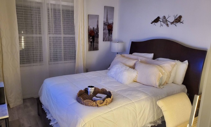 White Apartamento | Well remodeled Diamond apartment with European touches