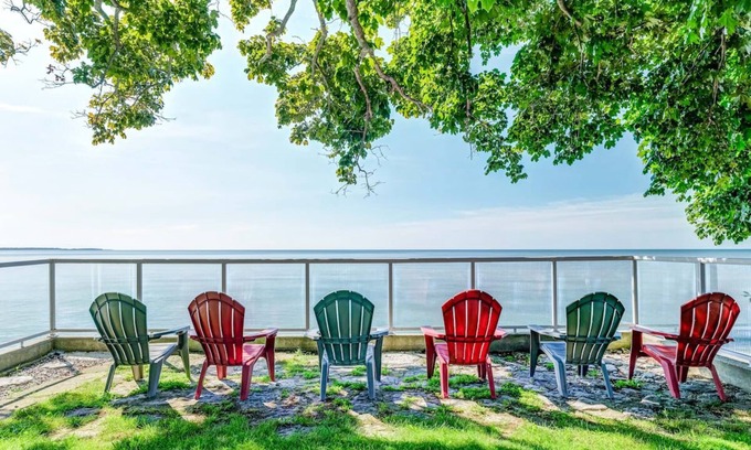 Wellington Casa | Wellington Lake House on Waterfront