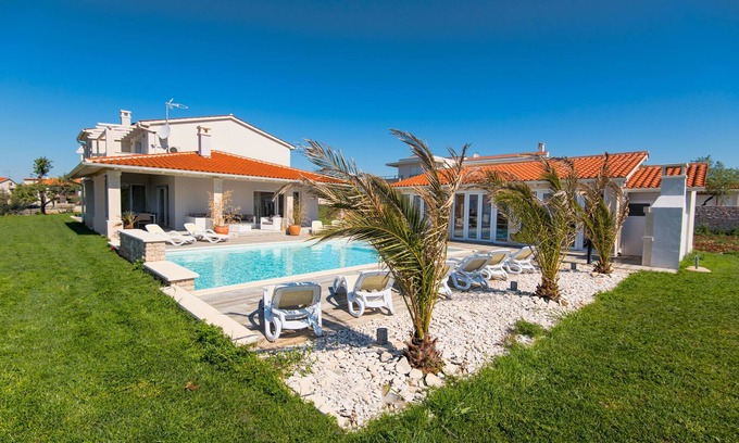 Vodnjan Villa | Wellness area,sauna,-Jacuzzi, pool 60 m2, Salt water,quite,air massage in pool