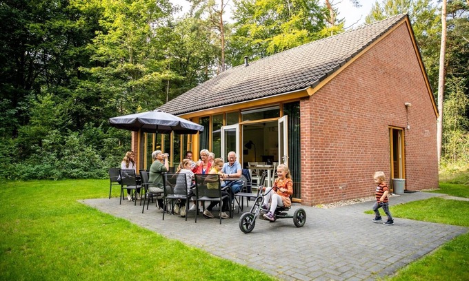 Norg Casa | Wellness bungalow for 12 people with private sauna and bubble bath with a view of the forest.