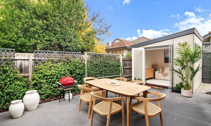 Kew East Casa | Wellness Escape: 1-Bed Home + Studio & Sauna