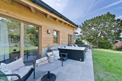 Trimmis Apartamento | Wellness-Gästehaus in Says mit Whirlpool und Sauna