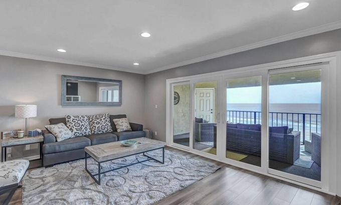 Sawgrass Condominio | Wellness Retreat - Oceanfront condo w beach access