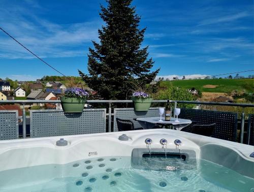 Dreis-Bruck Casa | Wellnesshaus Dorfblick mit Outdoor-Jacuzzi und Infrarotkabine, NEU!