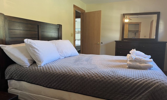 Wellsboro Apartamento | Wellsboro Rail Trail 1 4 bedrooms with fully stocked kitchen. Pet Friendly