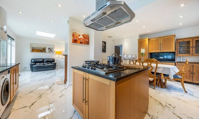 Barnhill Casa | Wembley Stadium 5 Bed House