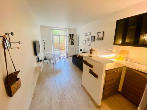 Maisons-Alfort Apartamento | Wendy family flat with calm courtyard 3min for metro Paris in 10 mins