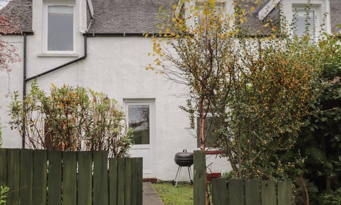 Foyers Cabaña | WENDY'S PLACE, character holiday cottage, with open fire in Foyers