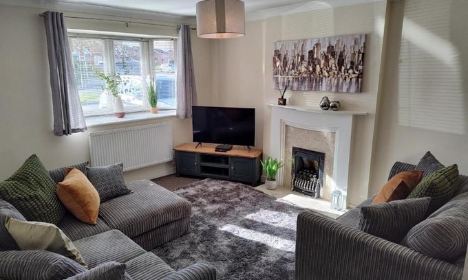 Grantham Casa | Wentworth Drive Contractor and family 3 bed Home Grantham