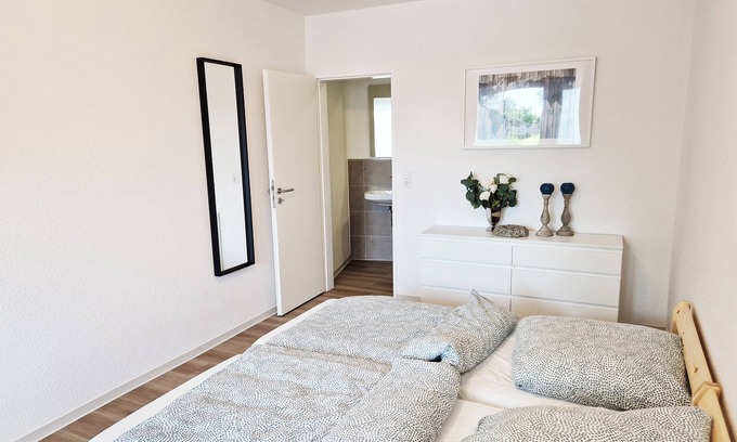Brake Apartamento | Weser Pension - Zweibettzimmer mit Eigenem Bad Nr. 3