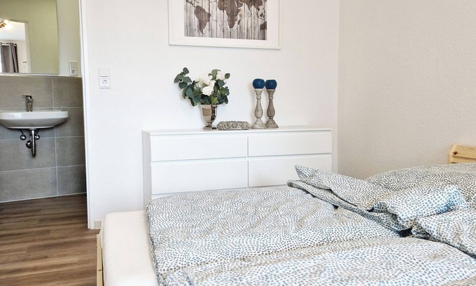 Brake Apartamento | Weser Pension - Twin room with private bathroom no. 4