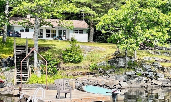 Utterson Cabaña | WesFranOl Cottage on Three Mile Lake in Muskoka