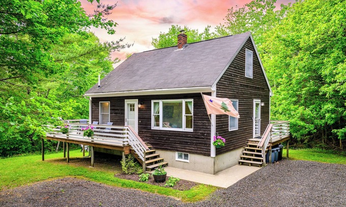 South Thomaston Casa | Weskeag Cottage - Arcade, Fire Pit, Clean, Bright, Nearby Coastal Activities