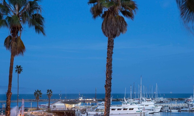 West Beach Hotel | West Beach Inn, a Coast Hotel