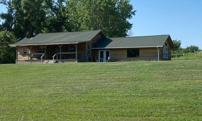 Graham County Cabina | West Cabin Peaceful and roomy cabin in private rural setting. 2 bed 2 bath
