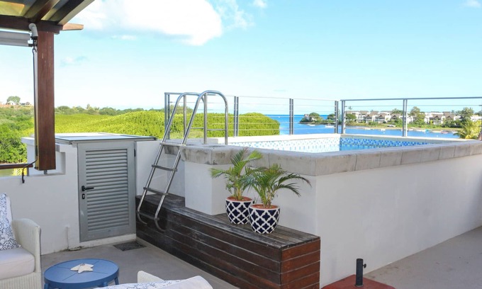 Black River Apartamento | West Coast Marina - 2 Bedroom Penthouse