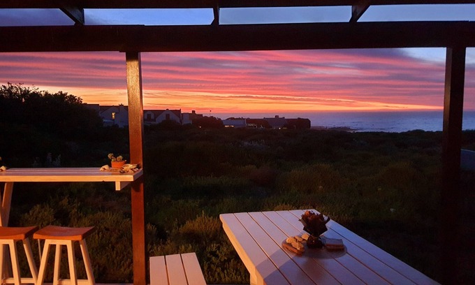 Grotto Bay Casa | West Coast Seaside Getaway