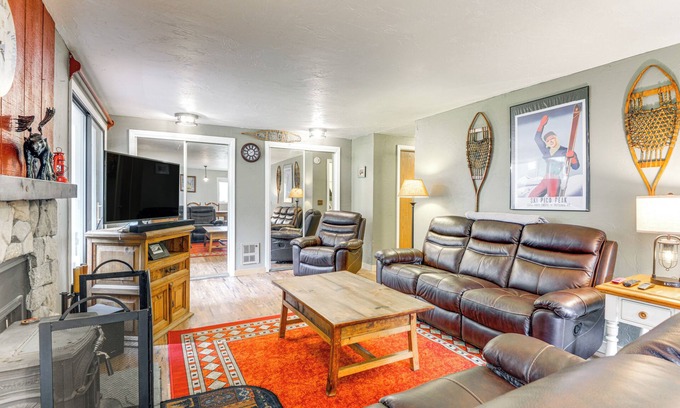 West Dover Casa | West Dover Townhome: Hot Tub, 2 Mi to Mount Snow!
