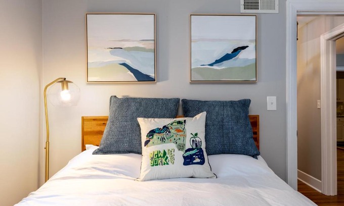 West Elmira Casa | West Elmira 2/1, Sleeps 6, Washer & Dryer, Wi-FI