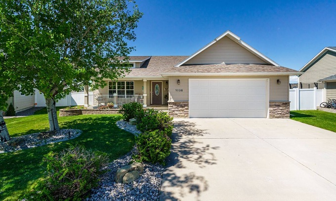 Billings Casa | West End! Cozy and Inviting- Family friendly with beautiful views