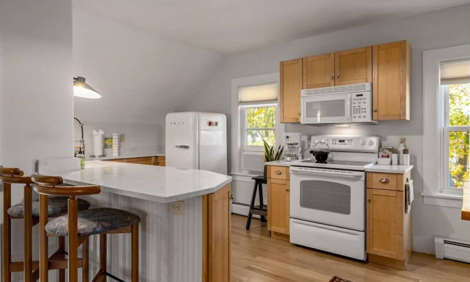 Portsmouth Apartamento | West-End Gem 2BR Live like a Local in Portsmouth