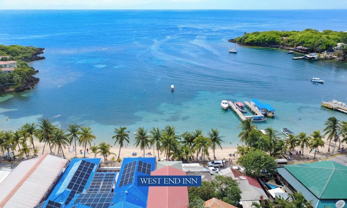 Half Moon Bay Hotel | Triple room in West End Road, beach access /Roatan Island - W/Wifi and A/C
