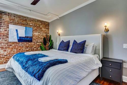 Historic District - North Apartamento | West End Loft - Downtown 5 min walk to River St