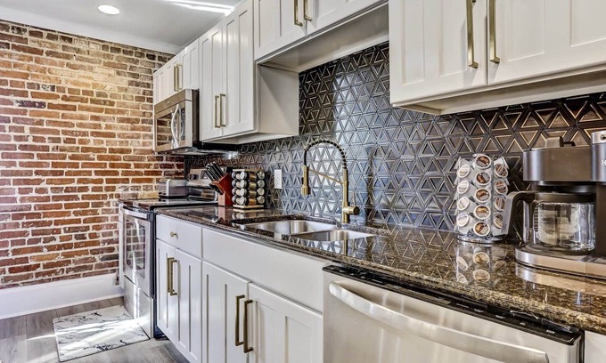 Historic District - North Apartamento | West End Loft - Downtown 5 min Walk to River St