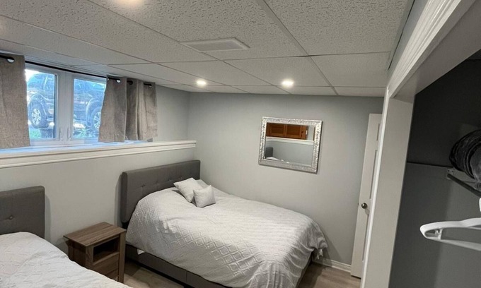 Peterborough Casa | West End PTBO-Modern Spacious 2bdrm Apt- Relaxing!