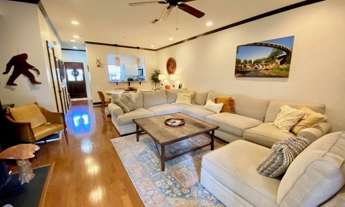 Greenville Downtown Cabaña | West End Townhouse steps from Main St & Falls Park, Shopping, Dining, Stadium