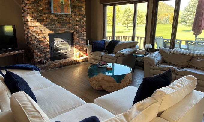 West Glacier Casa | West Glacier Sleeps 4 On Golf Course W/ Golf Cart