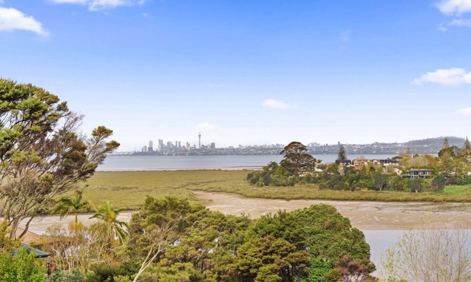 West Harbour Casa | West Harbour Modern Loft Studio with Iconic Skyline