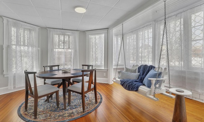 West Hartford Apartamento | West Hartford Center: Charming New England Apt