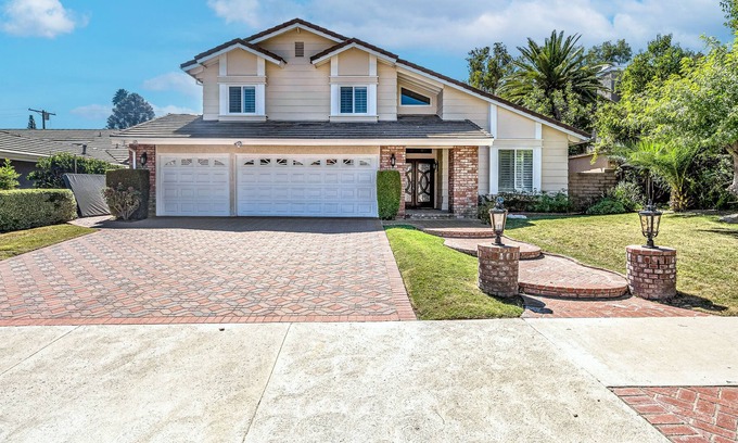 Canoga Park Casa | West Hills modern luxury home with private pool and hot tub, central AC, and W/D